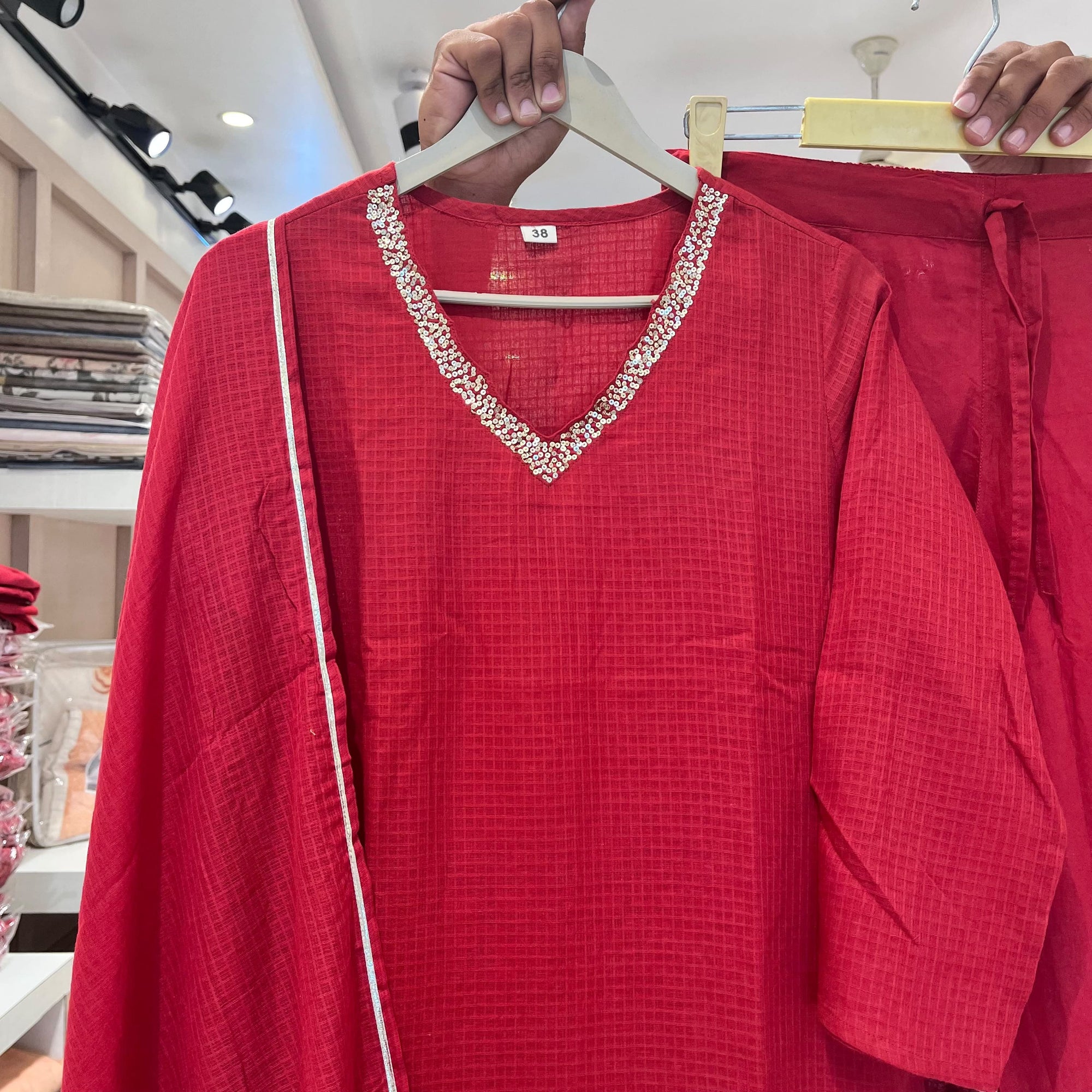 Ishq wala laal
